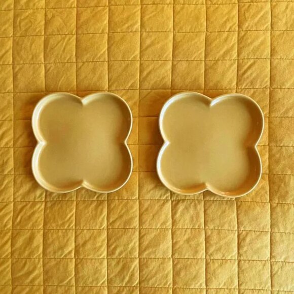 IKEA - Clover Shaped Plates (set of 2) - Picture 1 of 2